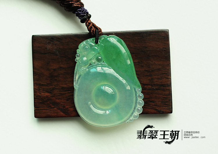 冰种飘翠缅甸翡翠如意寿挂件
