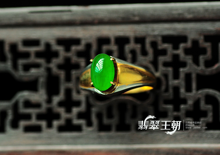冰种正阳绿缅甸翡翠戒指蛋面