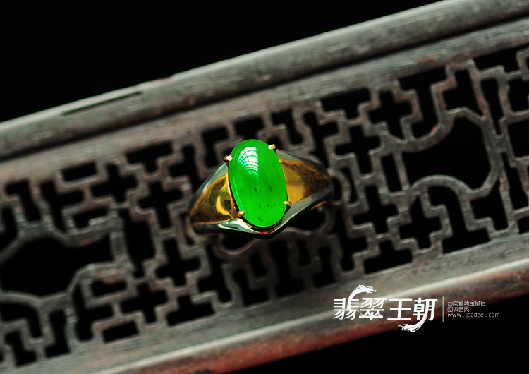 冰种正阳绿缅甸翡翠戒指蛋面