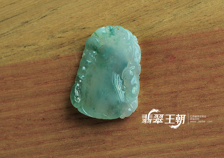 冰种飘花缅甸翡翠福瓜挂件