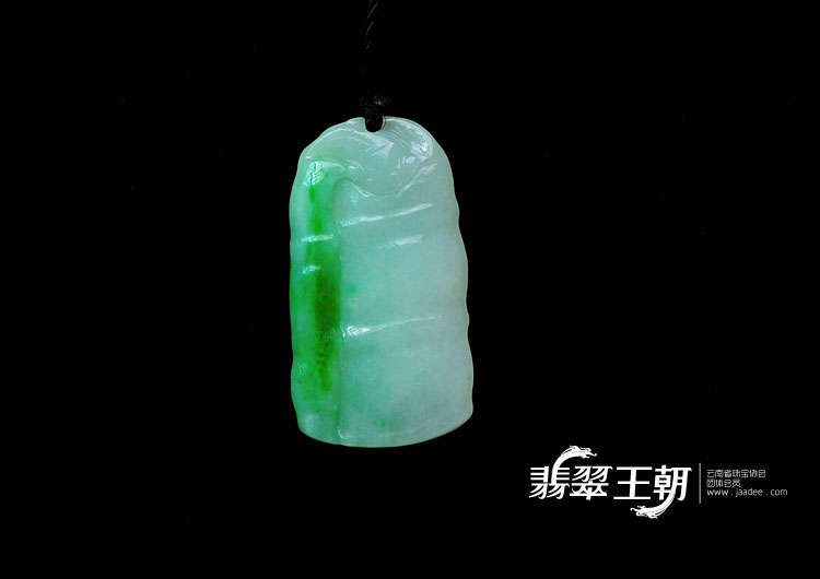 糯冰种翠色缅甸翡翠节节高挂件