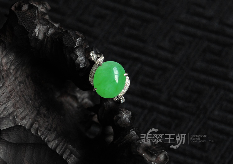 冰种苹果绿缅甸翡翠镶白金戒指(真钻)