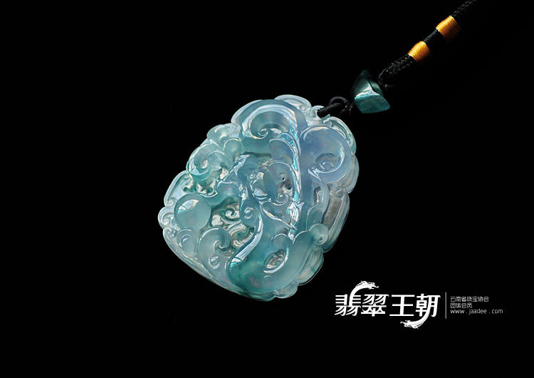 冰种蓝晴水飘花缅甸翡翠龙凤牌挂件
