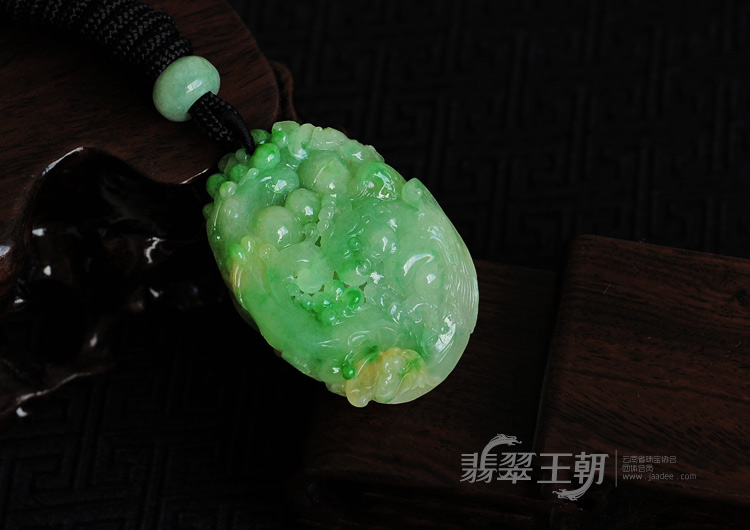 糯冰种飘翠缅甸翡翠英明神武挂件