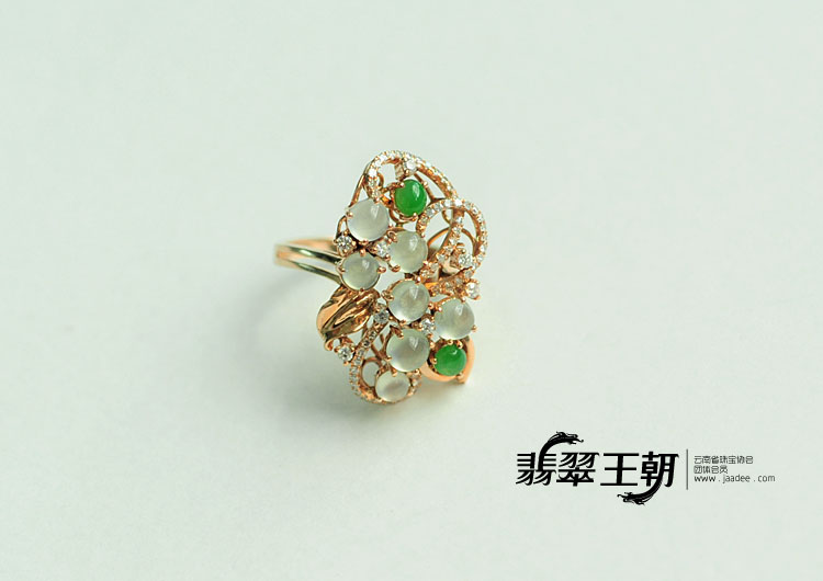 冰玻种翠色缅甸翡翠镶玫瑰金花形戒指（真钻）