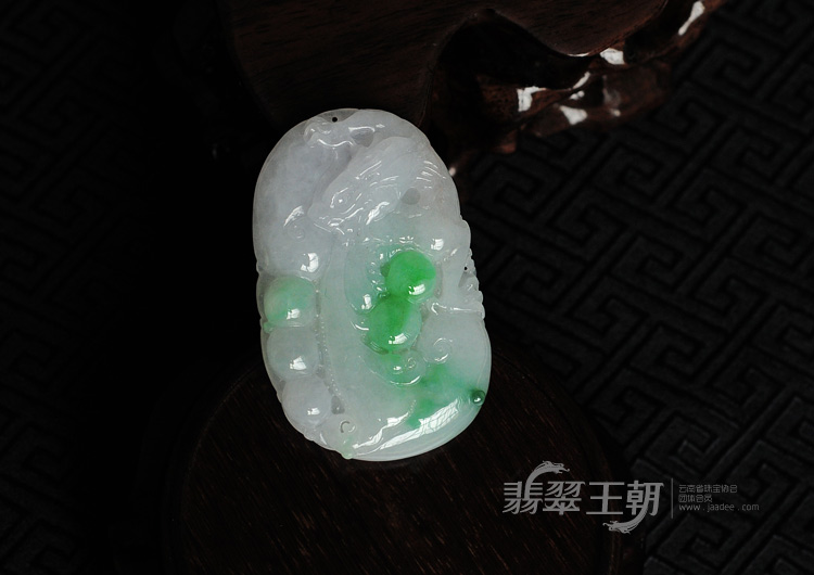 糯冰种飘翠缅甸翡翠龙行如意挂件
