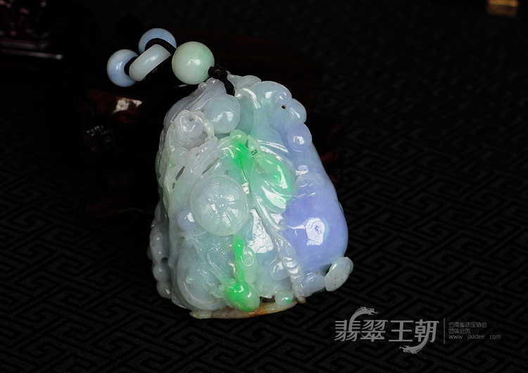 糯冰种三彩缅甸翡翠富甲天下手玩件