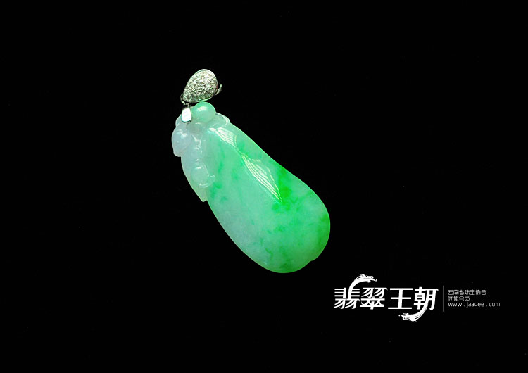糯冰种翠色缅甸翡翠福瓜挂件