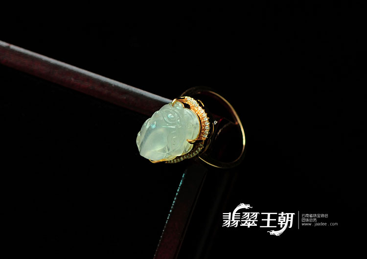 冰种缅甸翡翠镶玫瑰金貔貅戒指（真钻）