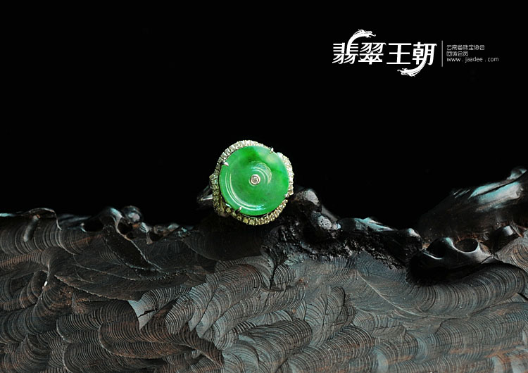 冰种翠色缅甸翡翠镶白金平安扣戒指（真钻）