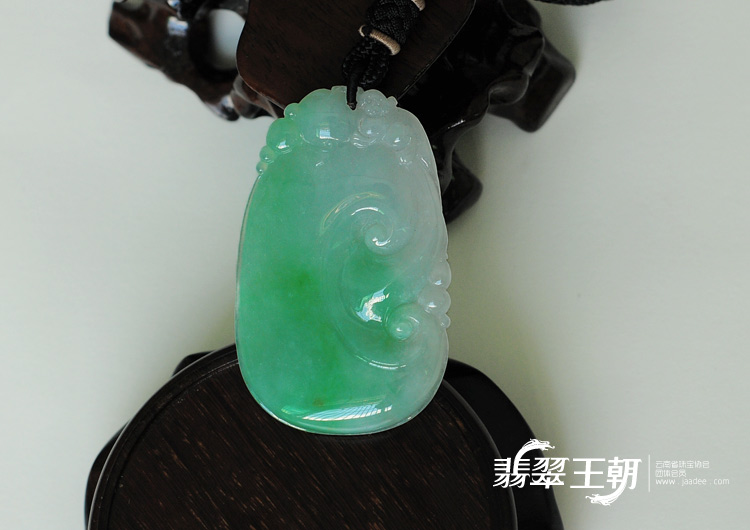 糯冰种翠色缅甸翡翠如意挂件