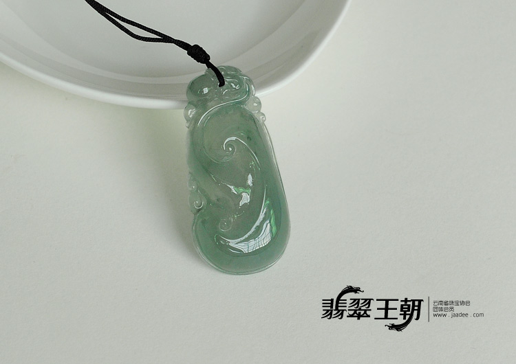 冰种略飘花缅甸翡翠如意寿挂件