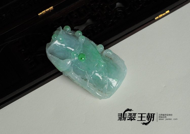 糯冰种飘翠缅甸翡翠节节高挂件