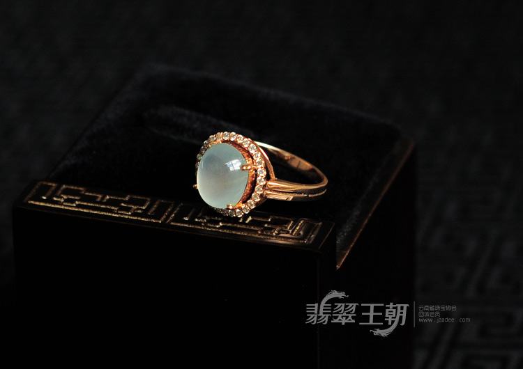 冰玻种晴水缅甸翡翠镶玫瑰金戒指（真钻）