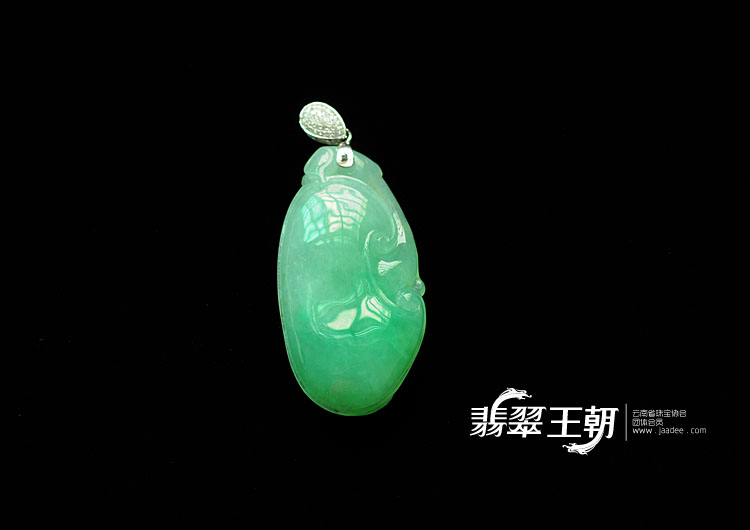 冰种翠色缅甸翡翠金扣如意挂件