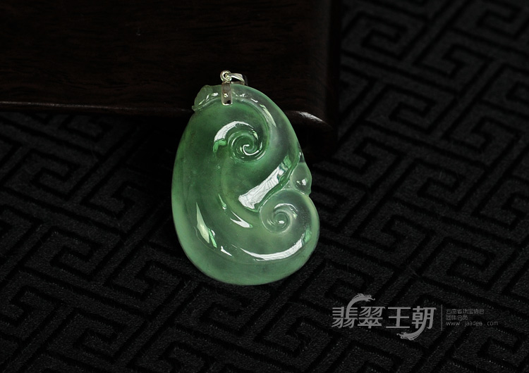冰玻种晴水缅甸翡翠如意挂件