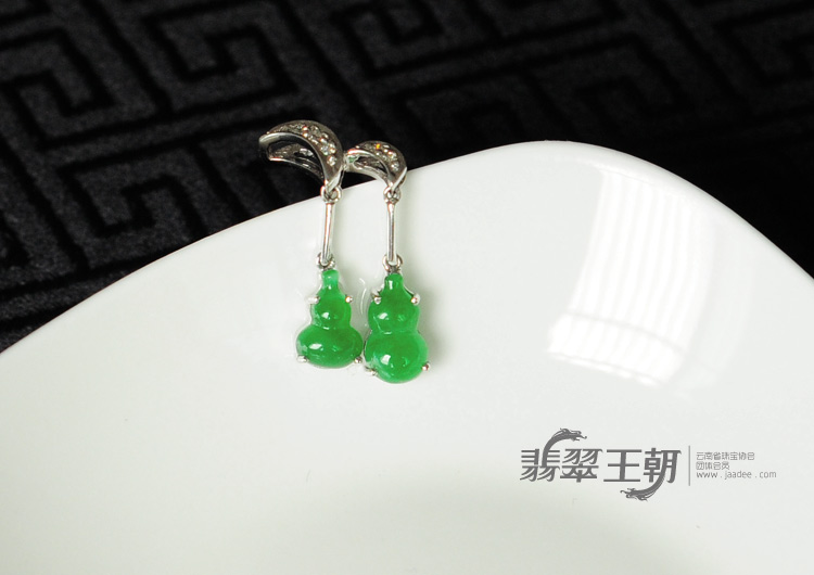 冰种满绿缅甸翡翠镶白金葫芦胸坠