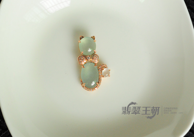 冰玻种晴水缅甸翡翠镶玫瑰金招财猫胸坠