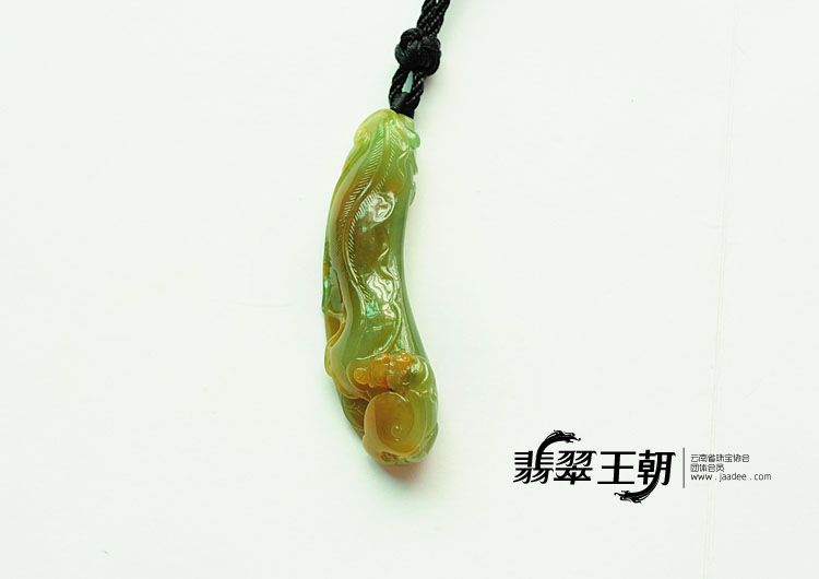 冰种黄加绿缅甸翡翠如意瓜挂件