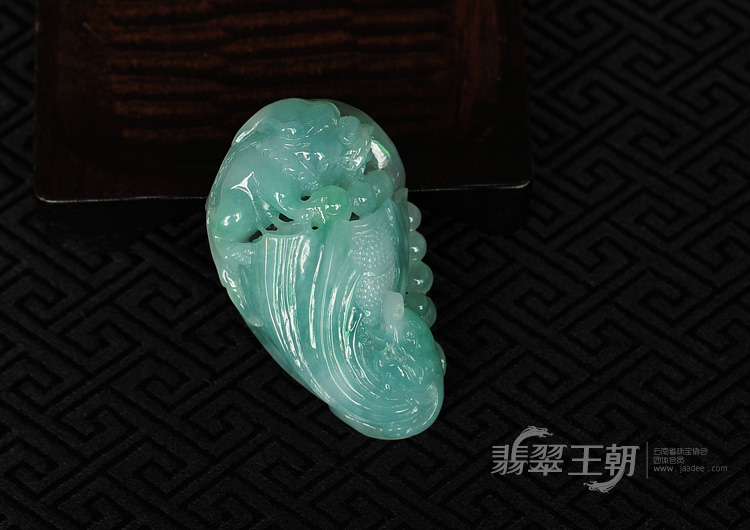 冰种晴水缅甸翡翠招财貔貅手玩件