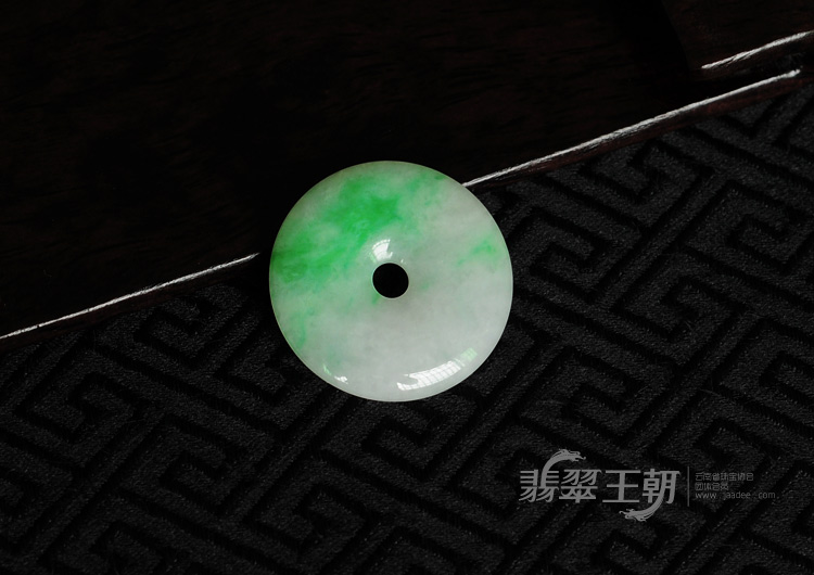 糯冰种飘翠缅甸翡翠平安扣挂件