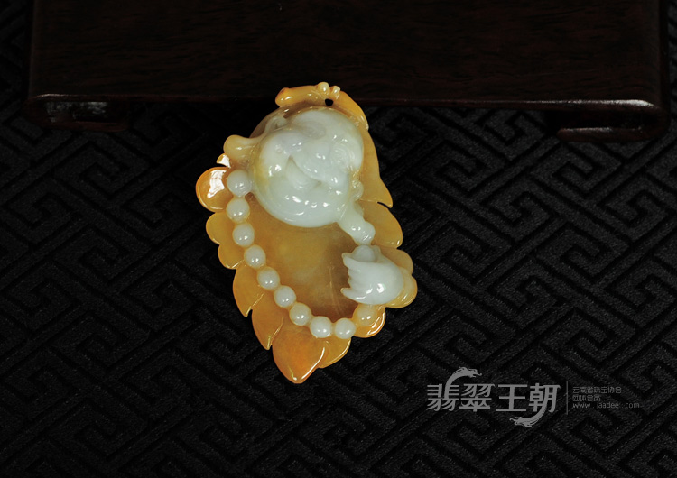 糯冰种黄翡缅甸翡翠佛头挂件
