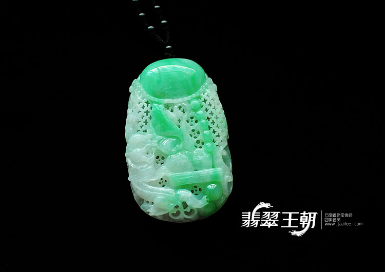 糯冰种翠色缅甸翡翠飞龙如意挂件