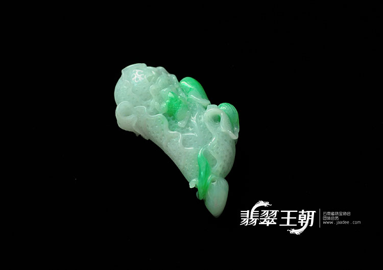 糯冰种翠色缅甸翡翠白菜挂件