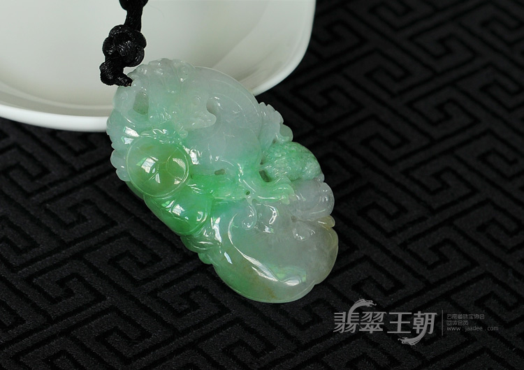 糯冰种绿晴水缅甸翡翠龙行如意挂件