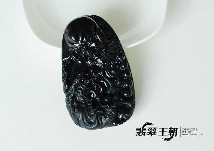 冰种墨翠缅甸翡翠降龙罗汉挂件