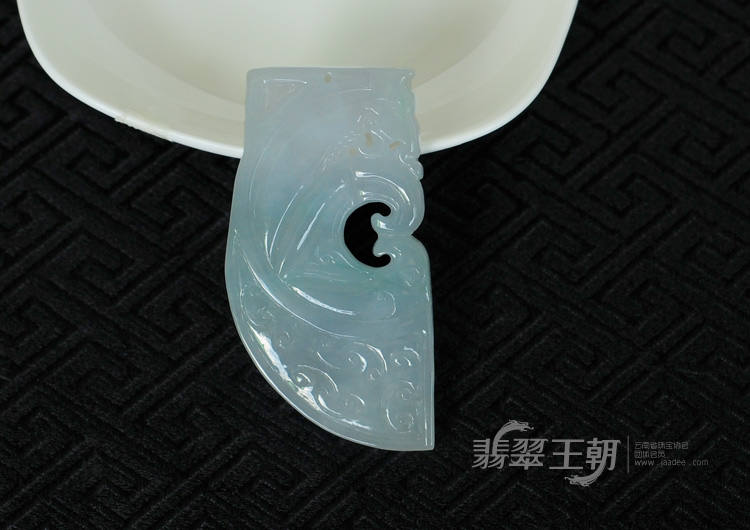 糯冰种晴水淡春缅甸翡翠仿古龙凤呈祥挂件