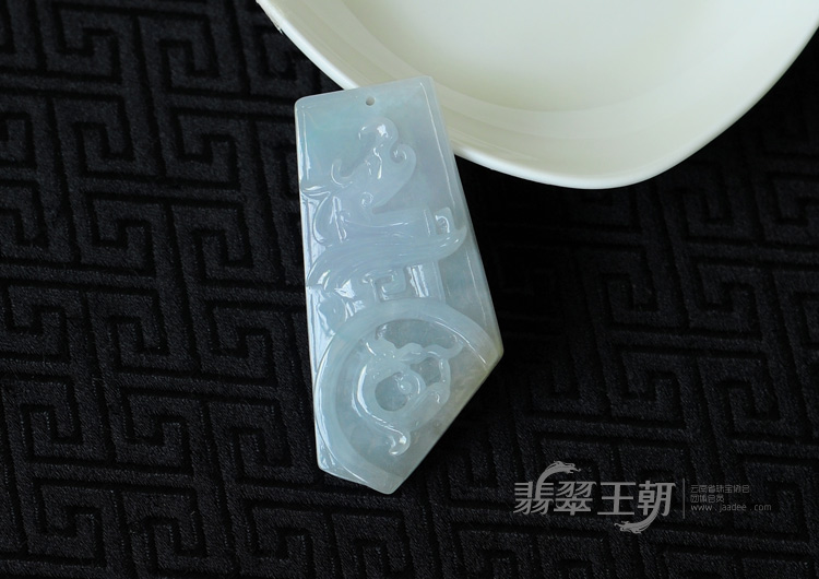 糯冰种晴水淡春缅甸翡翠仿古龙凤呈祥挂件