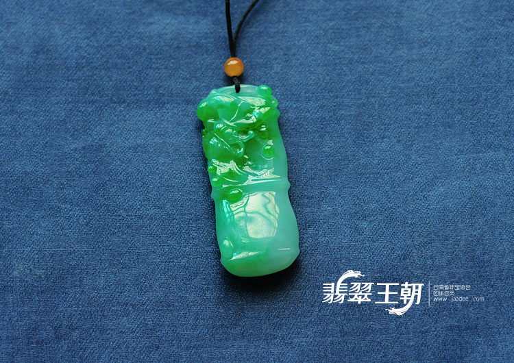 糯冰种满绿缅甸翡翠节节高挂件