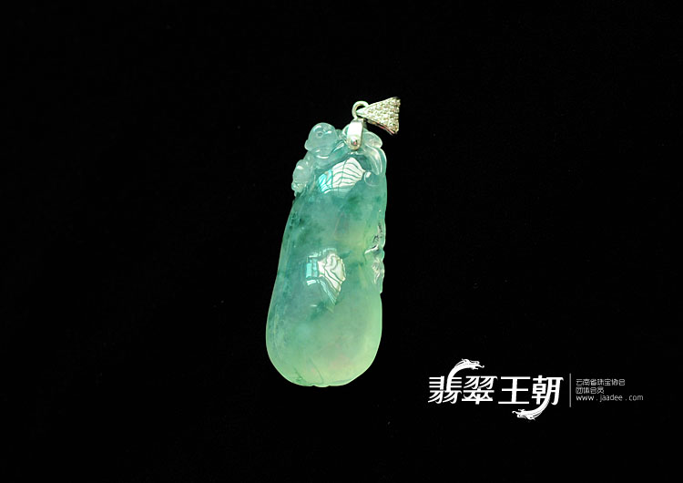 冰玻种飘花缅甸翡翠福瓜挂件