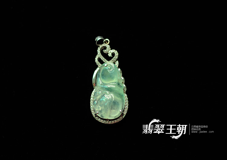 冰玻种淡晴水缅甸翡翠包白金如意胸坠（真钻）