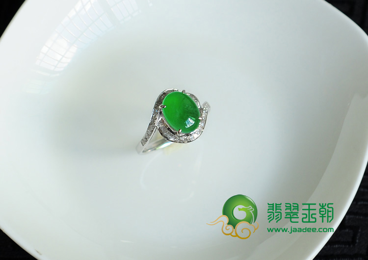 冰种满绿缅甸翡翠镶白金戒指
