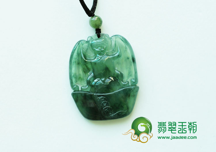 冰种飘花缅甸翡翠蝙蝠寿挂件
