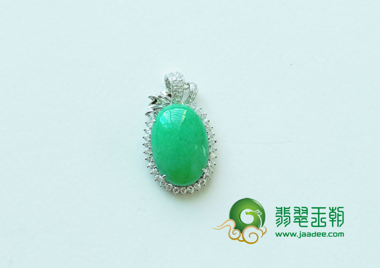 糯冰种苹果绿缅甸翡翠包白金胸坠(奥钻)