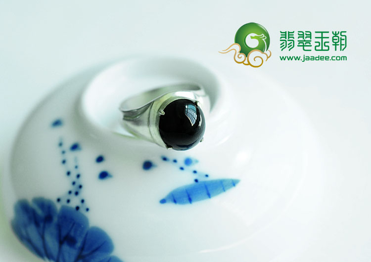 冰种墨翠缅甸翡翠戒面