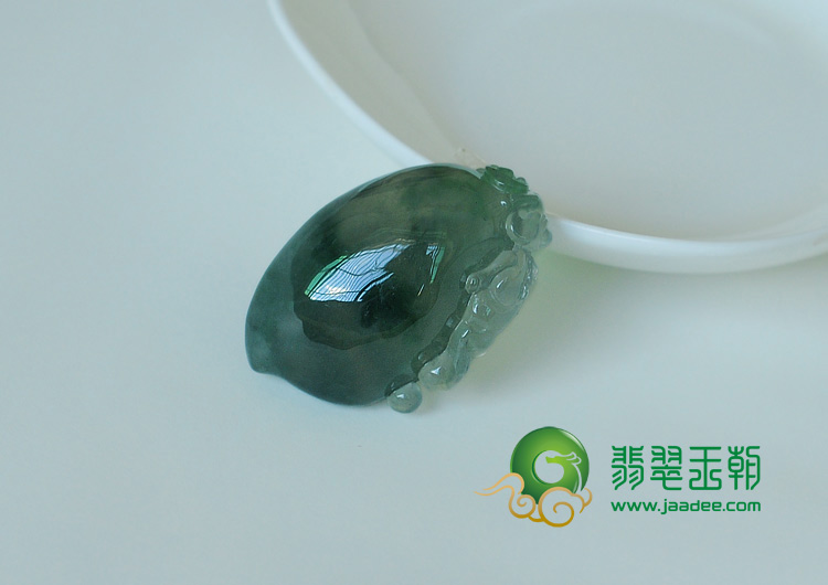 冰种飘花缅甸翡翠福瓜挂件