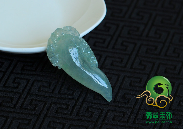 冰种晴水缅甸翡翠福瓜挂件