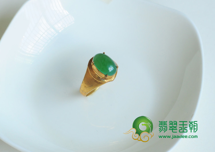 冰种满绿缅甸翡翠戒面