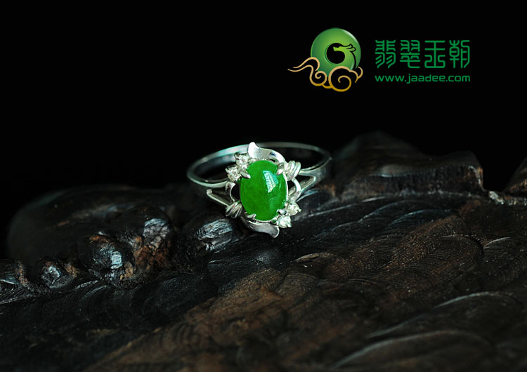 冰种阳绿缅甸翡翠戒指