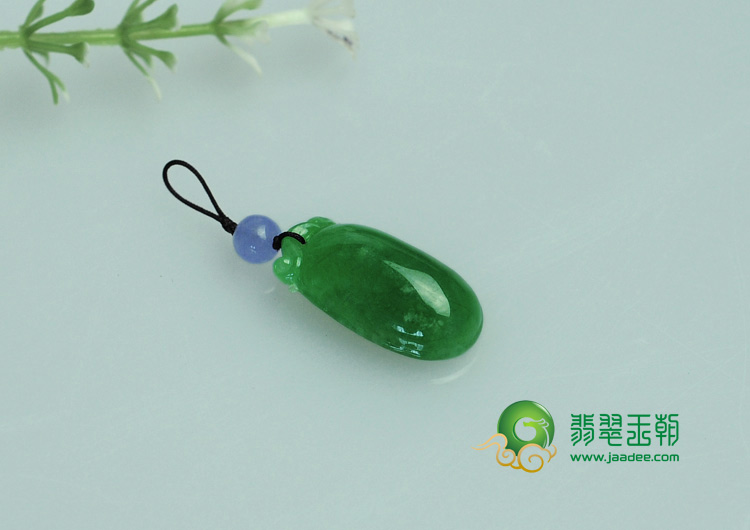 冰种满绿缅甸翡翠福瓜挂件