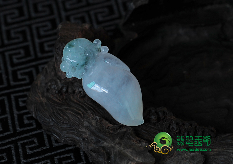 冰种淡春色飘花缅甸翡翠如意寿挂件