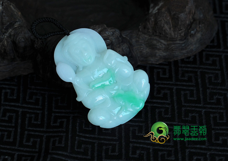 糯冰种翠色缅甸翡翠观音挂件