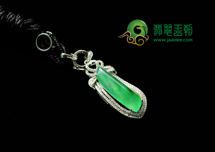 冰玻种翠绿缅甸翡翠镶白金滴水胸坠(真钻)