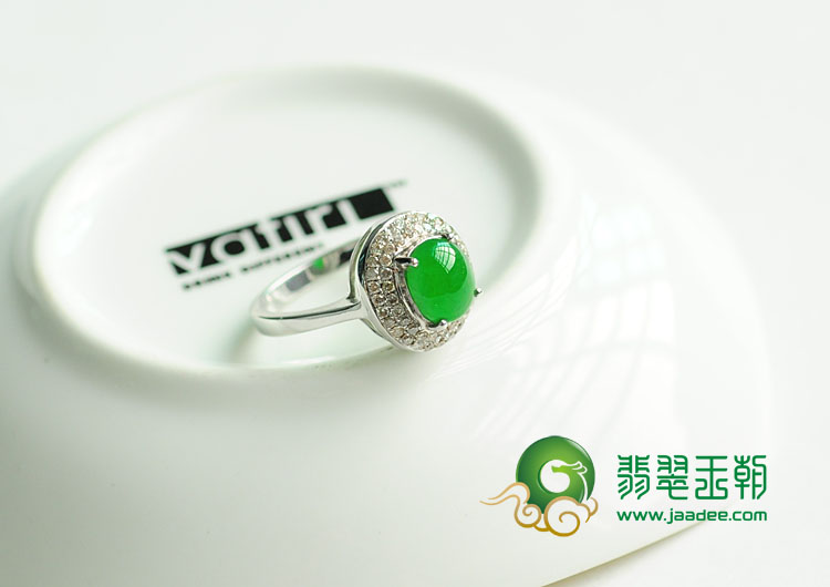 冰种正阳绿缅甸翡翠镶白金戒指(真钻)