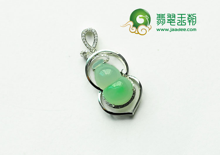 冰种飘翠缅甸翡翠葫芦胸坠