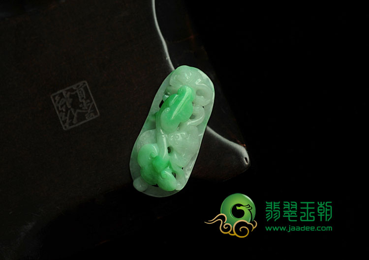 糯冰种翠色缅甸翡翠如意挂件